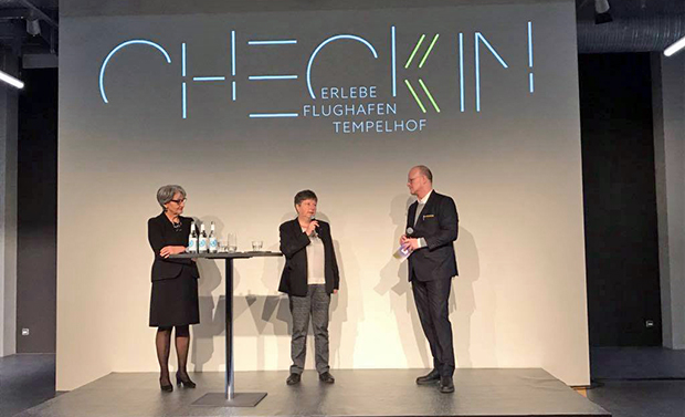 Senatorin Katrin Lompscher und Jutta Heim-Wenzler, Geschäftsführerin der Tempelhof Projekt GmbH eröffnen den CHECK-IN