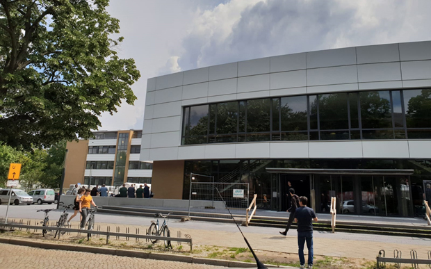 Außenansicht des Institutsgebäudes für Chemie und Biochemie, Foto: SenStadtWohn
